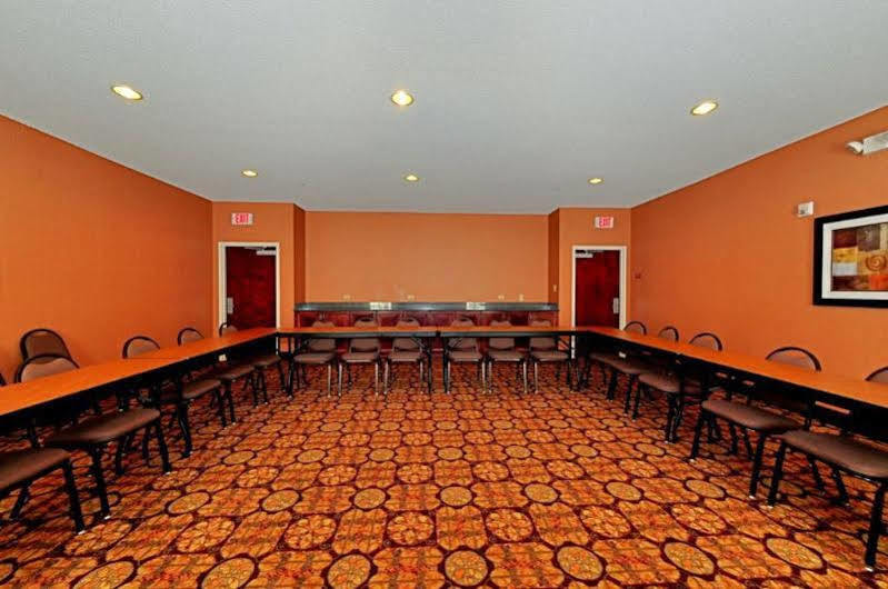Comfort Inn Эмпория Экстерьер фото